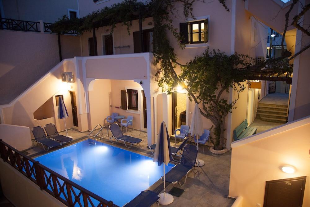 Markakis Studios Fira Town Экстерьер фото