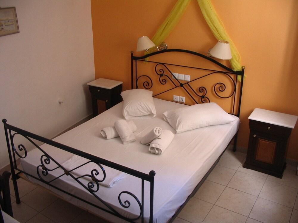Markakis Studios Fira Town Экстерьер фото